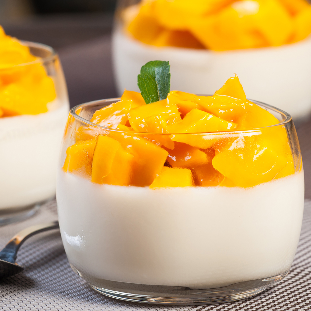 Low Carb Reispudding-Dessert mit Mango im Glas - Rezept für Nachtisch