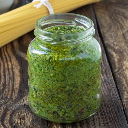 Ein leckeres Bärlauchpesto mit Cashewkernen, Sonnenblumenkernen und erfrischender Zitrone