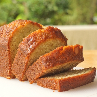 Ein saftiger Rührkuchen mit frischen Bananen