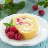 Biskuitrolle mit Himbeeren 