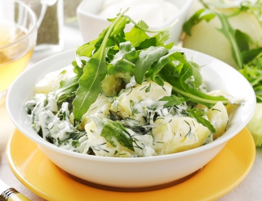 Kartoffelsalat mit Kräutern und Rucola