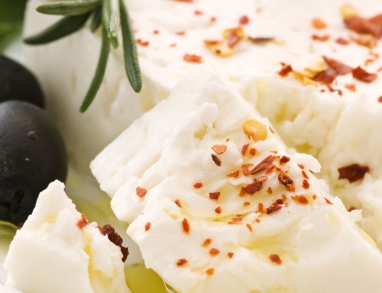 Schafskäse gebacken mit Italienischem Kräuteröl und Chilisalz Schafskäse gebacken mit Italienischem Kräuteröl und Chilisalz